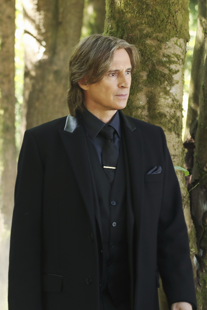 ONCE UPON A TIME - "The Savior" - As "Once Upon a Time" returns to ABC for its sixth season, SUNDAY, SEPTEMBER 25 (8:00-9:00 p.m. EDT), on the ABC Television Network, so does its classic villain-the Evil Queen. (ABC/Jack Rowand) ROBERT CARLYLE Once Upon A Time Photo Preview: What’s Emma’s “Mysterious Side Effect”? (Season 6 Episode 1) - Part 4