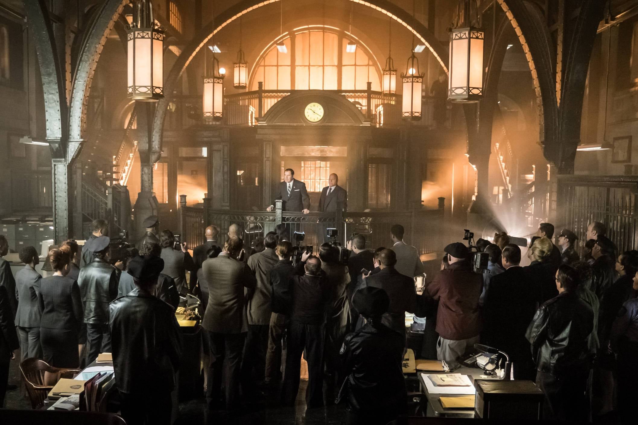 GOTHAM: L-R: Guest star Richard Kind and  Michael Chiklis in the ÒMad City: Better to Reign in HellÉÓ season premiere episode of GOTHAM airing airing Monday, Sept. 19 (8:00-9:01 PM ET/PT) on FOX.  ©2015 Fox Broadcasting Co. Cr: Jeff Neumann/FOX. Gotham Season Premiere Photo Preview: Penguins, Criminals, and Fish (Season 3 Episode 1) - Part 3