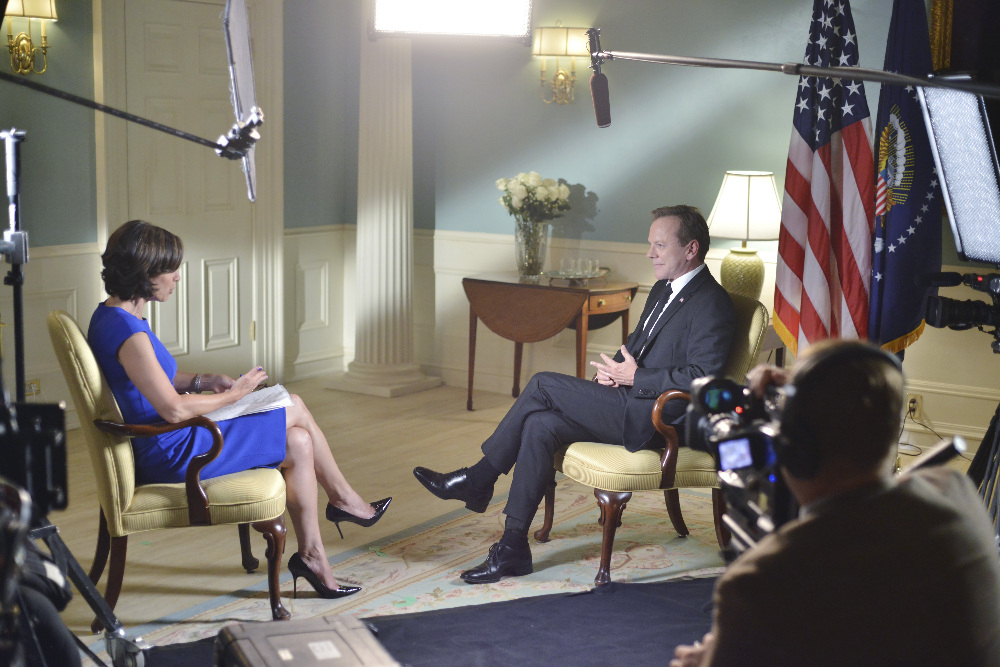 ELIZABETH VARGAS, KIEFER SUTHERLAND | Tell-Tale TV DESIGNATED SURVIVOR - “The Confession” – President Kirkman and his staff work to keep a high-level security breach of the White House a secret just as he’s about to give his first television interview. Meanwhile, the FBI continues to investigate the Capitol bombing, and Agent Hannah Wells starts to develop her own theories about who was really behind the attack, on ABC’s “Designated Survivor,” WEDNESDAY, OCTOBER 5 (10:00—11:00 p.m. EDT). (ABC/Sven Frenzel) ELIZABETH VARGAS, KIEFER SUTHERLAND Designated Survivor Season 1 Episode 3 Review: The Confession | Tell-Tale TV
