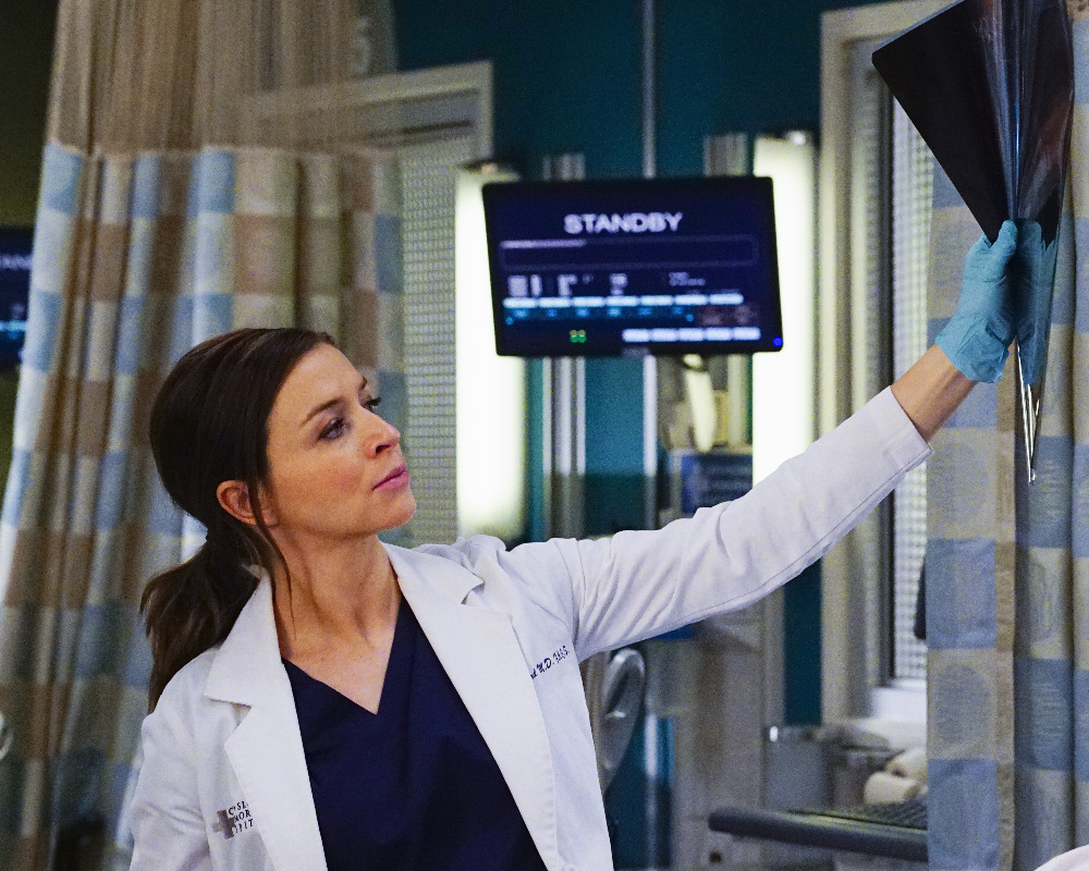 GREY Grey’s Anatomy Photo Preview: Caught in the Middle (Season 13 Episode 3) - Part 2'S ANATOMY - "I Ain't No Miracle Worker" - A car crash at a funeral brings a bickering family into the hospital. Back from New York, Arizona ends up caught between Alex and Andrew. While Ben takes on a new parenting role, Amelia helps Meredith and Maggie through a problem, on "Grey's Anatomy," THURSDAY, OCTOBER 6 (8:00-9:00 p.m. EDT), on the ABC Television Network. (ABC/Richard Cartwright) CATERINA SCORSONE