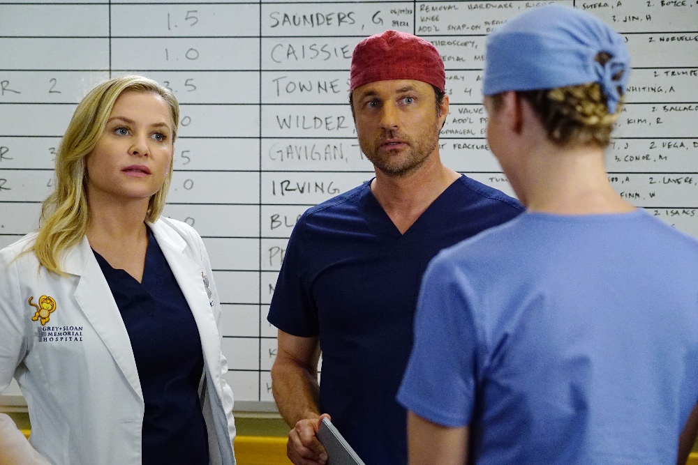 GREY Grey’s Anatomy Photo Preview: Guess Who’s Back? (Season 13 Episode 6) - Part 2'S ANATOMY - "Roar" - A familiar face returns to Grey Sloan, throwing many of the doctors for a loop. With Catherine putting on the pressure, Bailey has to make a decision about Alex while a tough ER case makes Amelia's bad day even worse, on "Grey's Anatomy," THURSDAY, OCTOBER 27 (8:00-9:00 p.m. EDT), on the ABC Television Network. (ABC/Richard Cartwright) JESSICA CAPSHAW, MARTIN HENDERSON