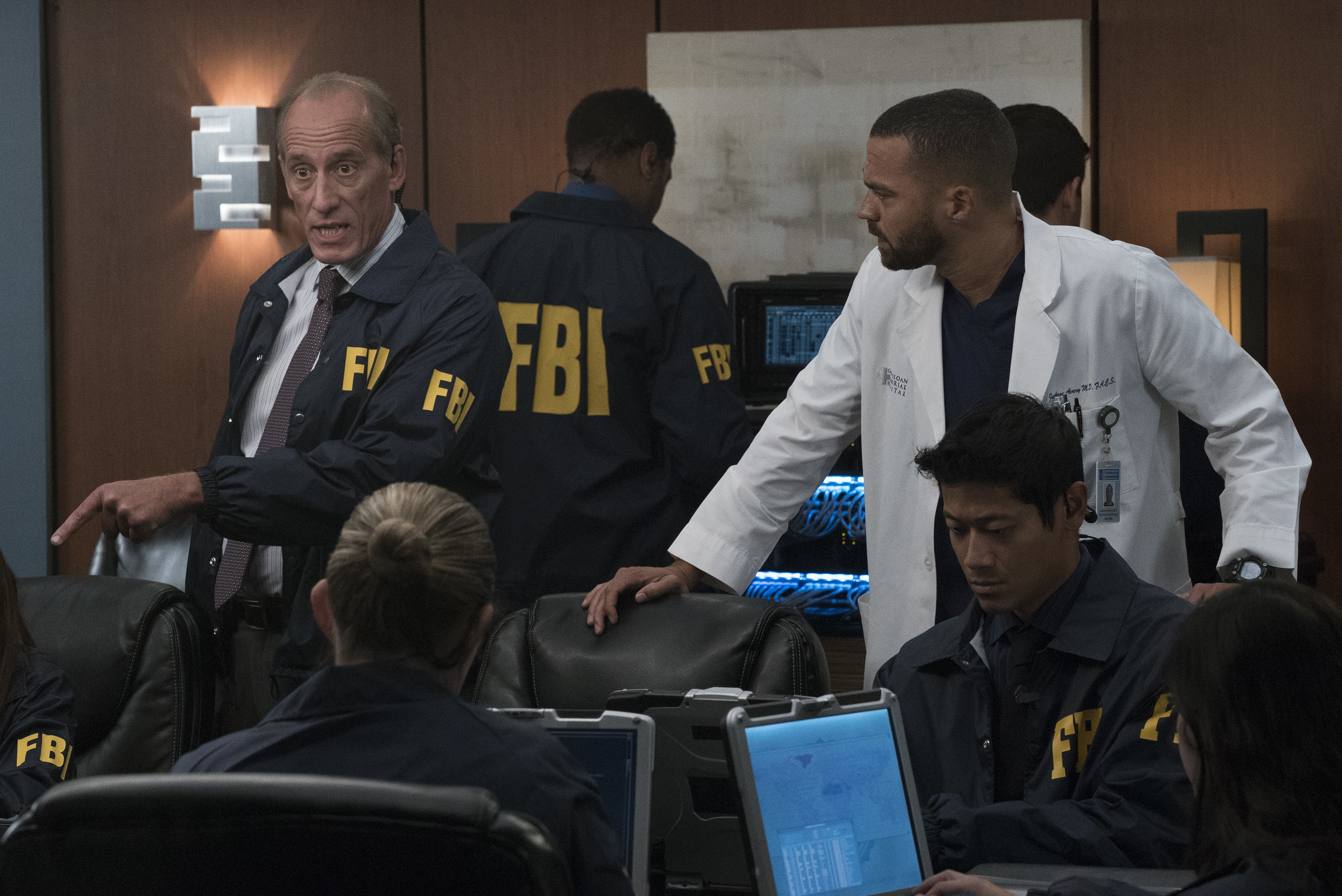 ALEX FERNANDEZ, JESSE WILLIAMS Grey Preview — Grey’s Anatomy Season 14 Episode 8: Out of Nowhere - Part 2's Anatomy Season 14 Episode 8 Out of Nowhere