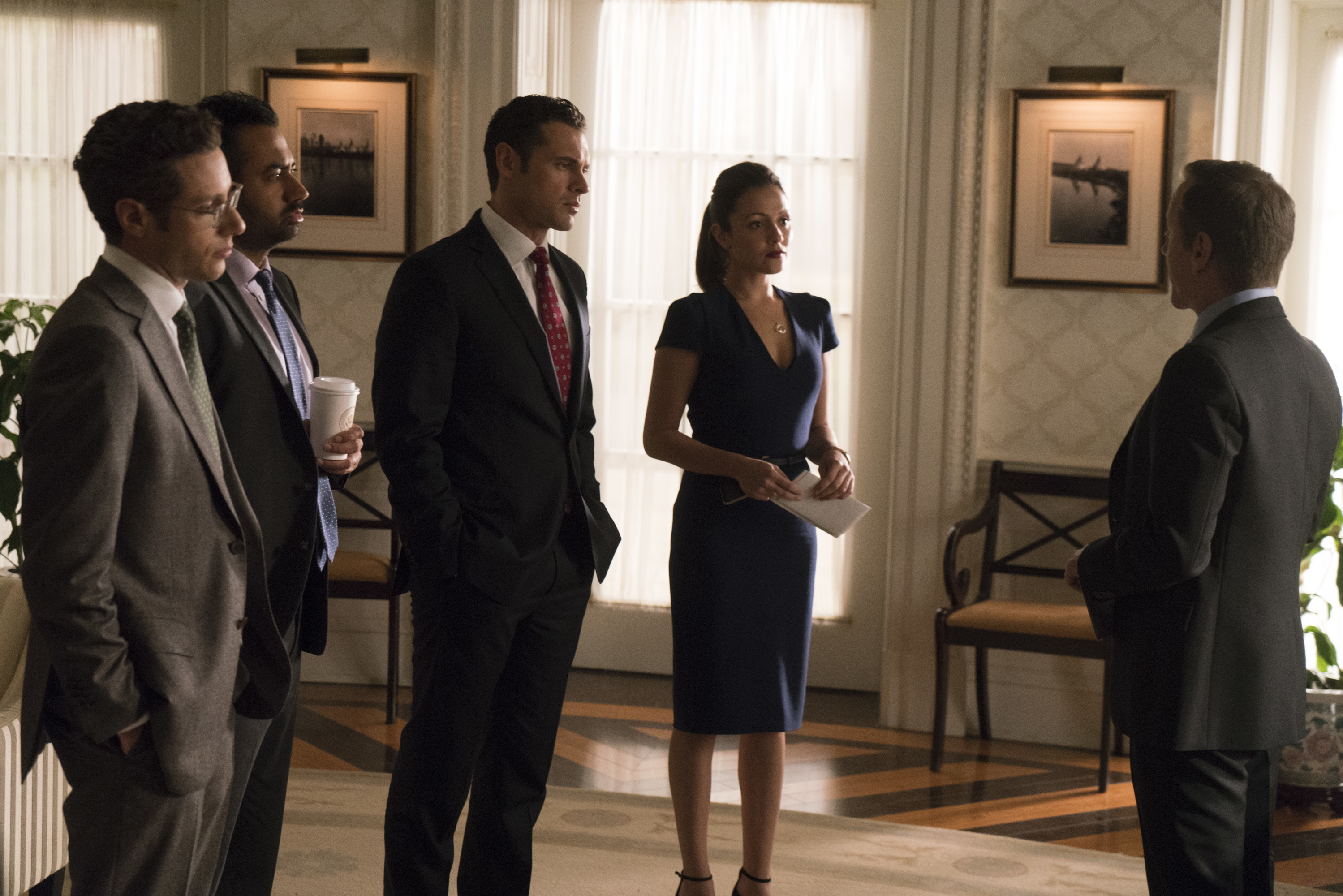 PAULO COSTANZO, KAL PENN, ADAN CANTO, ITALIA RICCI, KIEFER SUTHERLAND Preview — Designated Survivor Season 2 Episode 9: Three-Letter Day - Part 3