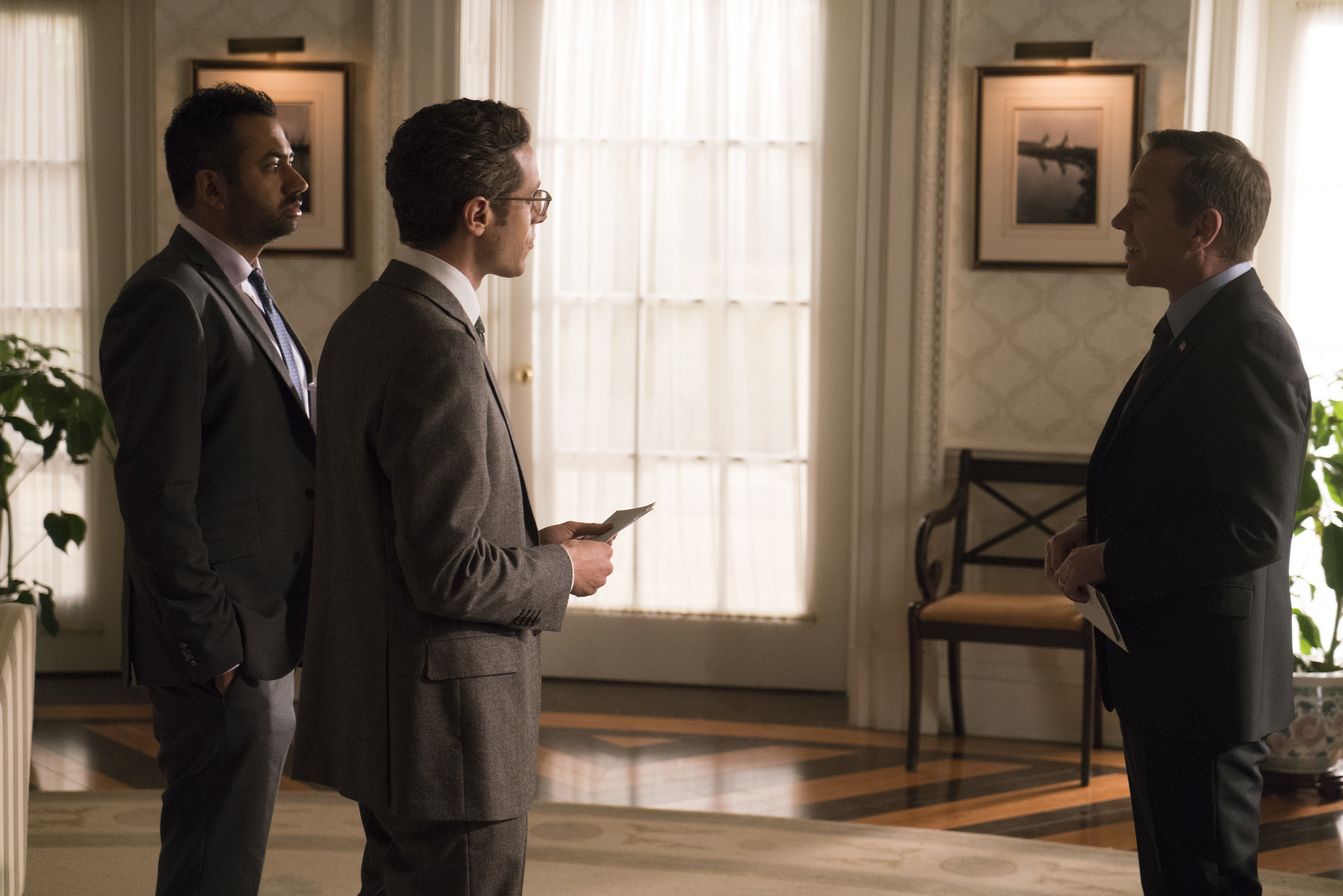 KAL PENN, PAULO COSTANZO, KIEFER SUTHERLAND Preview — Designated Survivor Season 2 Episode 9: Three-Letter Day - Part 3