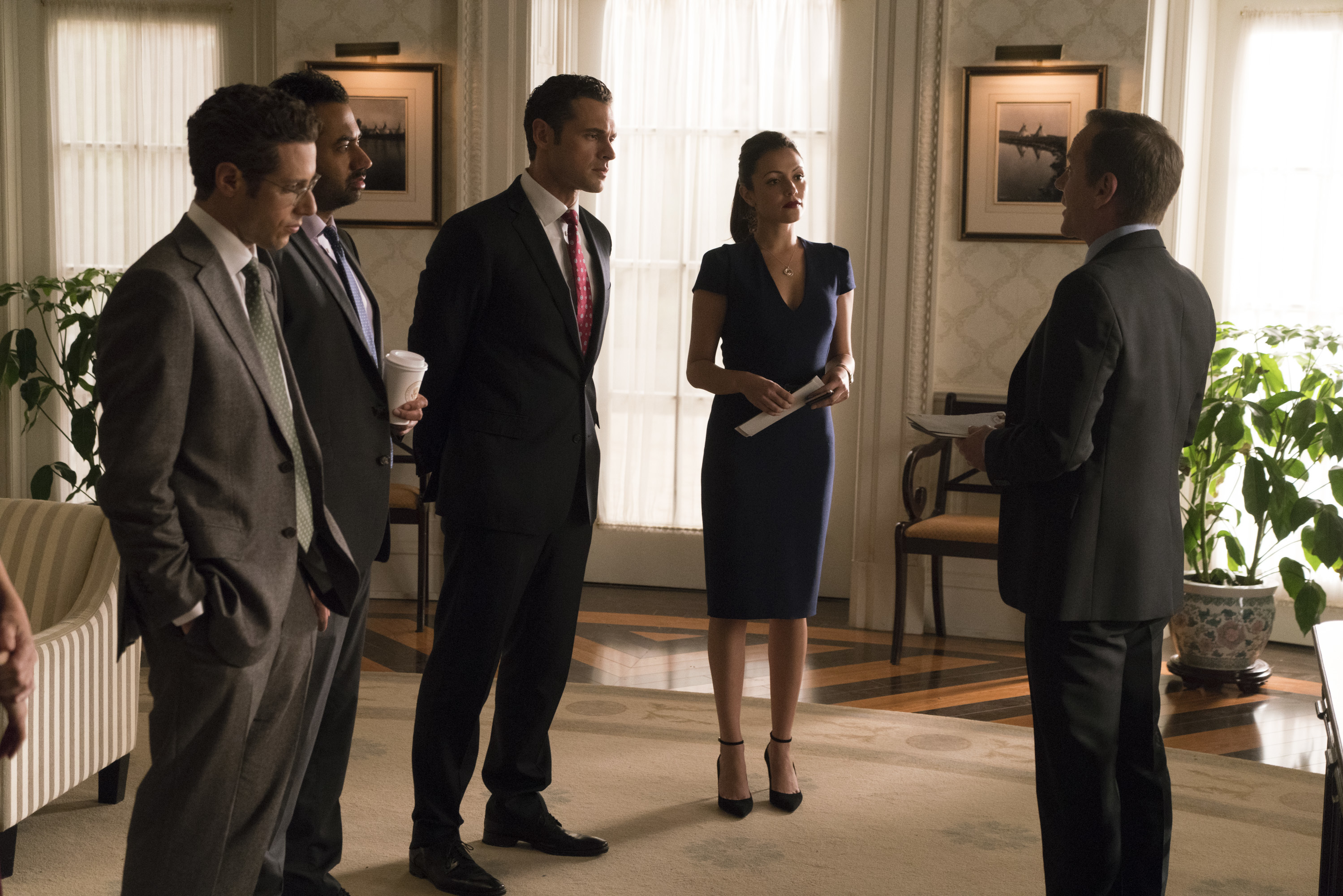 PAULO COSTANZO, KAL PENN, ADAN CANTO, ITALIA RICCI, KIEFER SUTHERLAND Preview — Designated Survivor Season 2 Episode 9: Three-Letter Day - Part 2