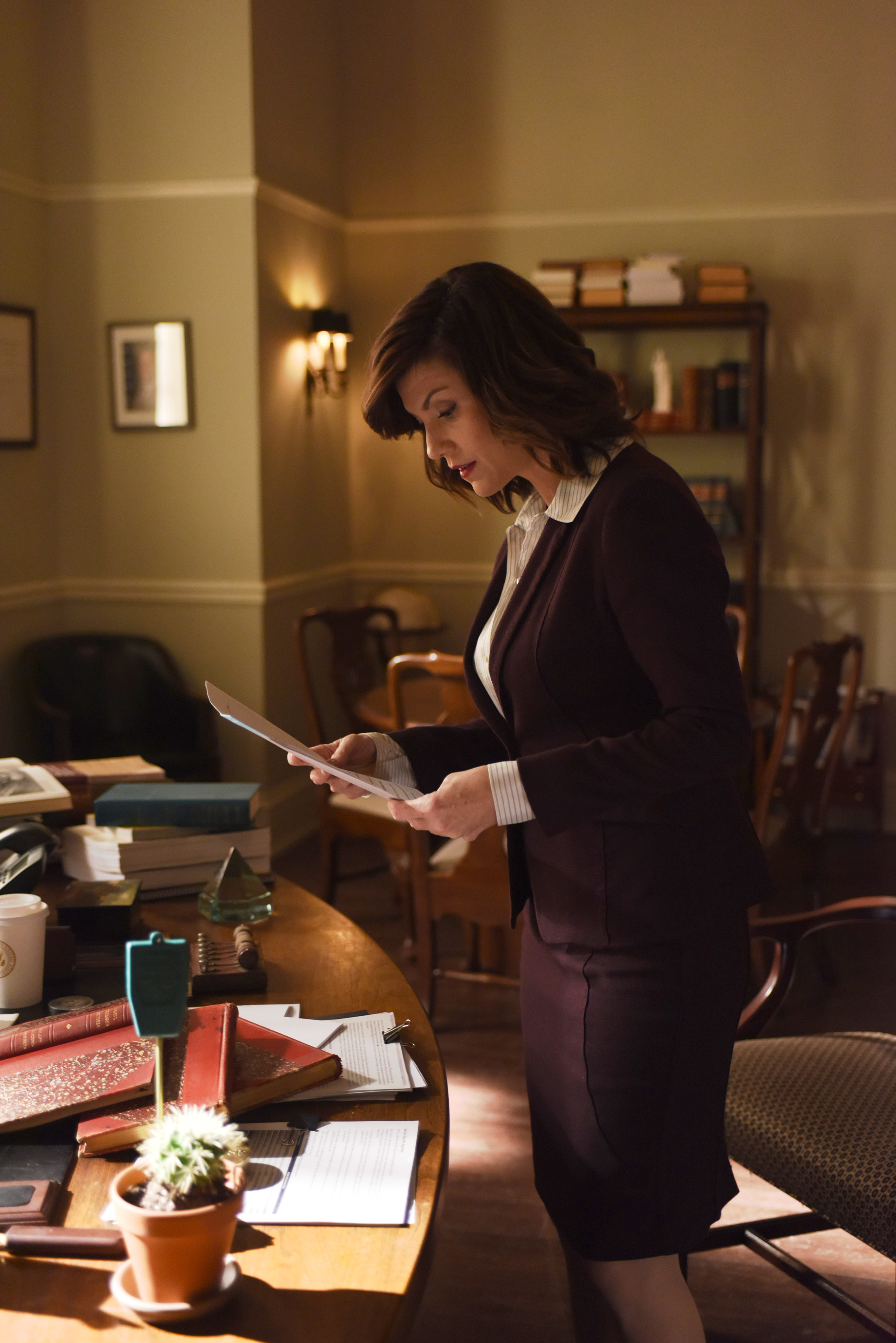 ZOE MCLELLAN Preview — Designated Survivor Season 2 Episode 10: Line of Fire - Part 3