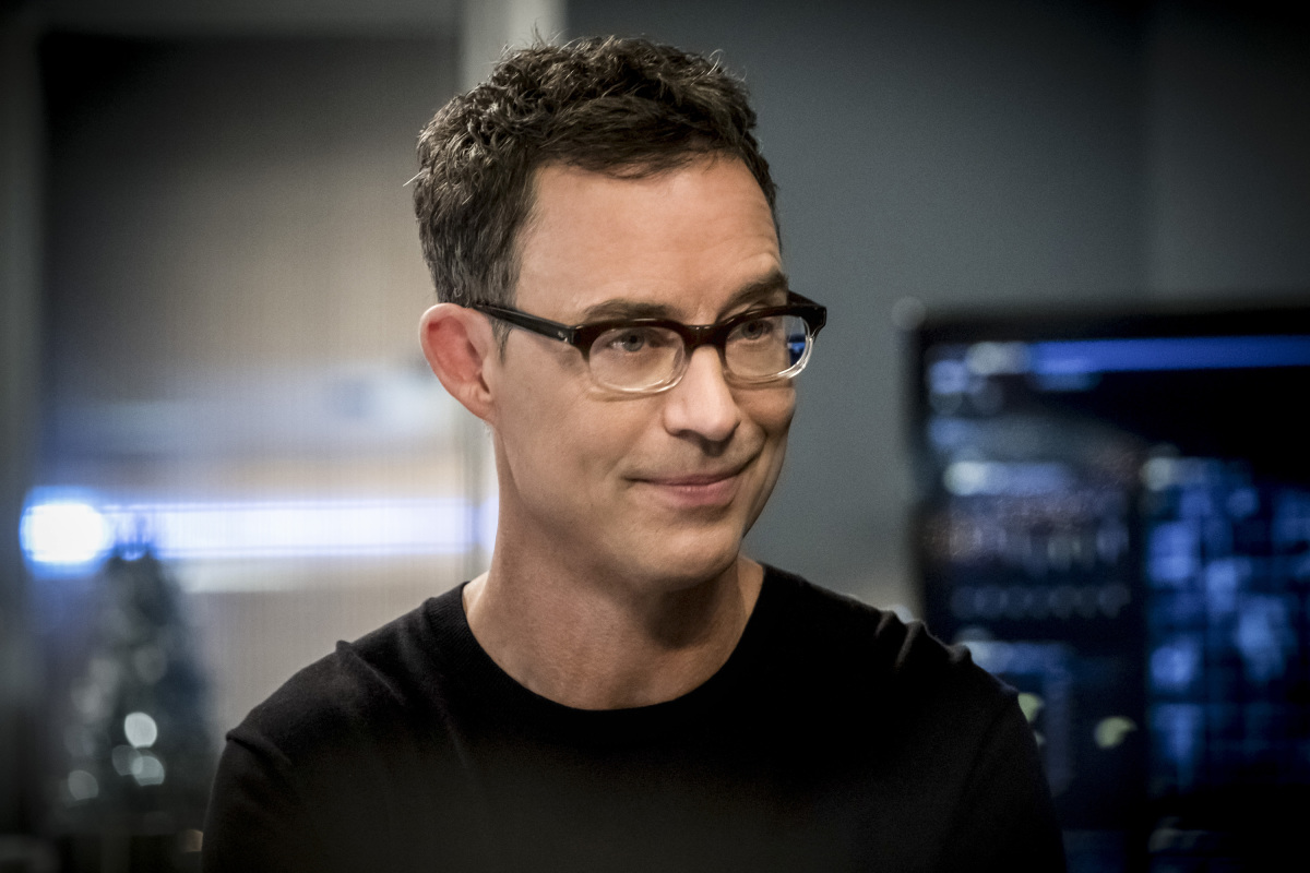 Tom Cavanagh as Harrison Wells - The Flash Season 4 Episode 9 - Don Preview — The Flash Season 4 Episode 9: Don’t Run - Part 2't Run
