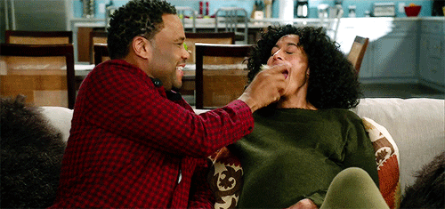 tumblr_op3a6ado8d1urx5zio2_500 24 Favorite TV Couples from 2017 - Part 3