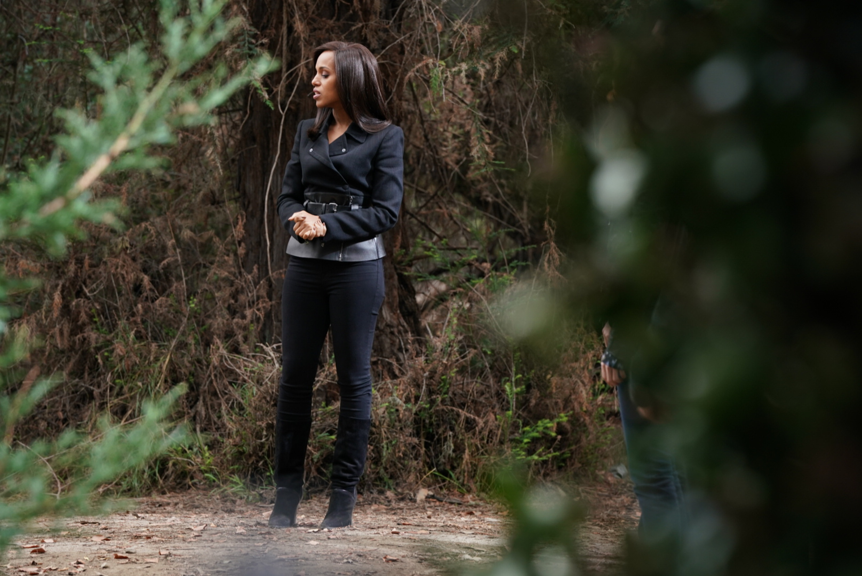 KERRY WASHINGTON Scandal Review: Robin (Season 7 Episode 8)