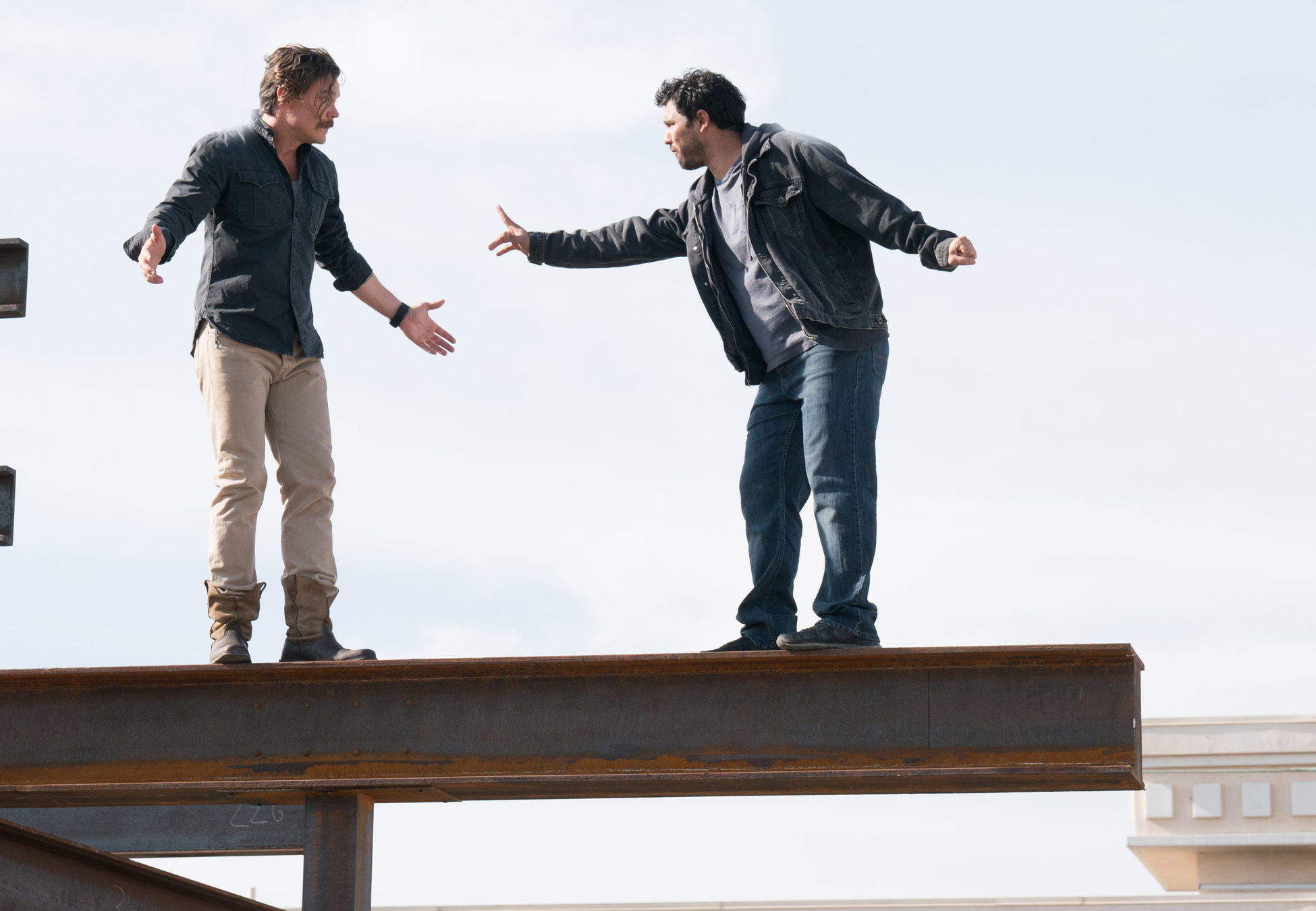 ffLW-213a_sc25pt_MD0561_f_hires1 Preview — Lethal Weapon Season 2 Episode 13: Better Living Through Chemistry - Part 3