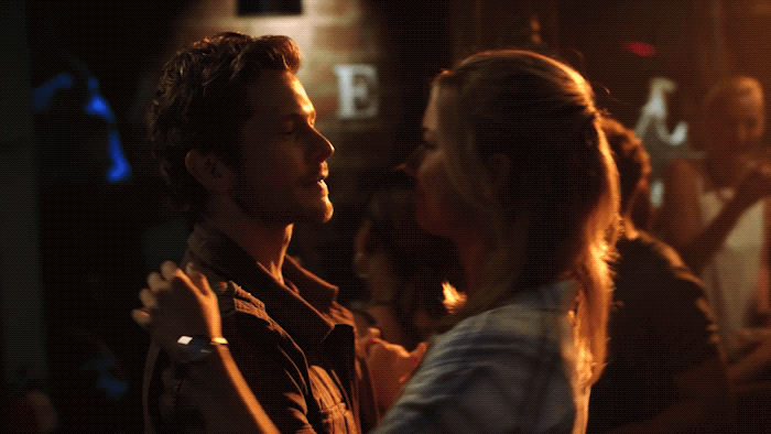 Slow Burn The Resident | Tell-Tale TV Slow Burn The Resident 15 Reasons ‘The Resident’ Needs a Second Season Matt Czuchry as Dr. Conrad Hawkins and Emily VanCamp as Nicolette Nevins on The Resident Season 1 Episode 2, "Independence Day." Monday at 9/8c on Fox.