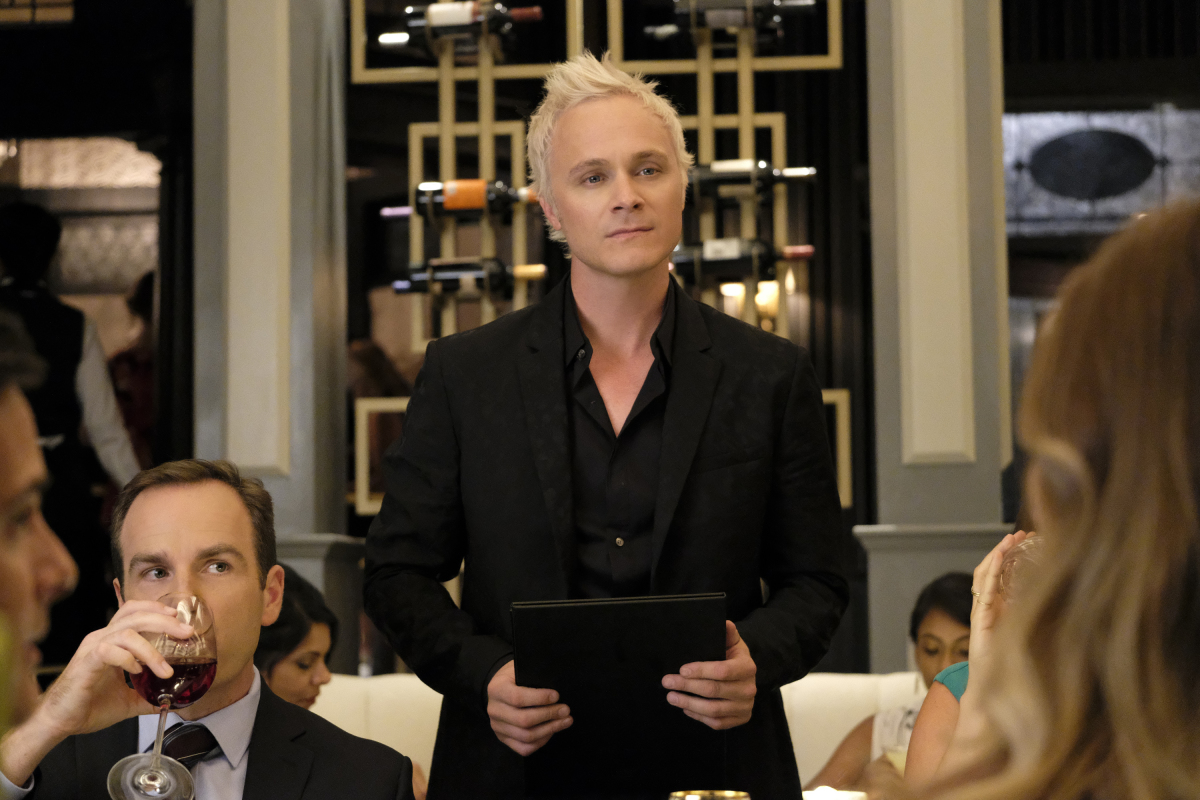 iZombie Season 4 Episode 1 - "Are You Ready For Some Zombies?" Preview – iZombie Season 4 Episode 1: Are You Ready for Some Zombies? - Part 2