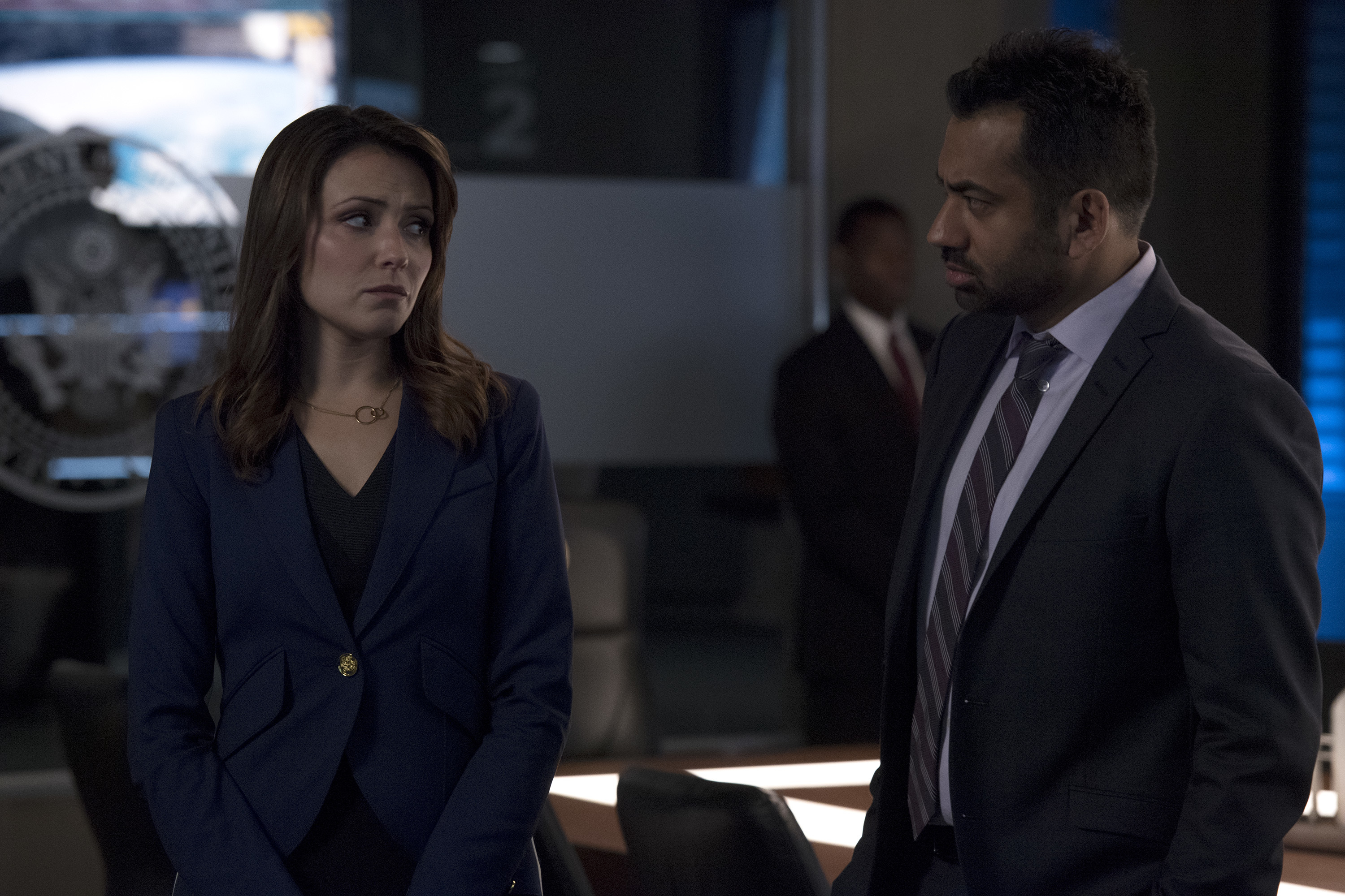 ITALIA RICCI, KAL PENN Preview — Designated Survivor Season 2 Episode 12: The Final Frontier - Part 3