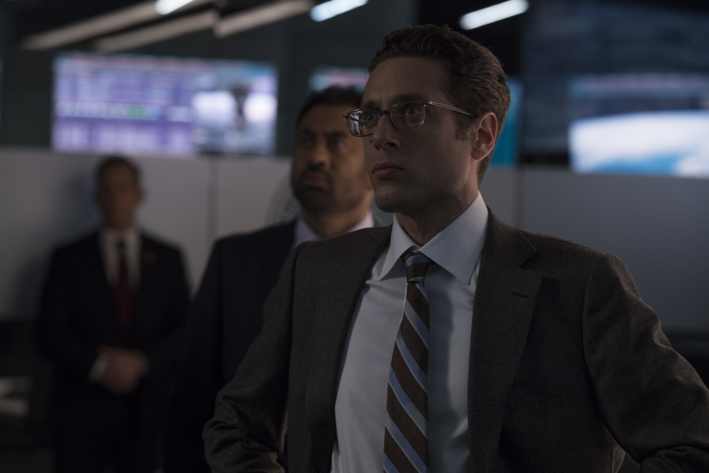 KAL PENN, PAULO COSTANZO Preview — Designated Survivor Season 2 Episode 12: The Final Frontier - Part 2
