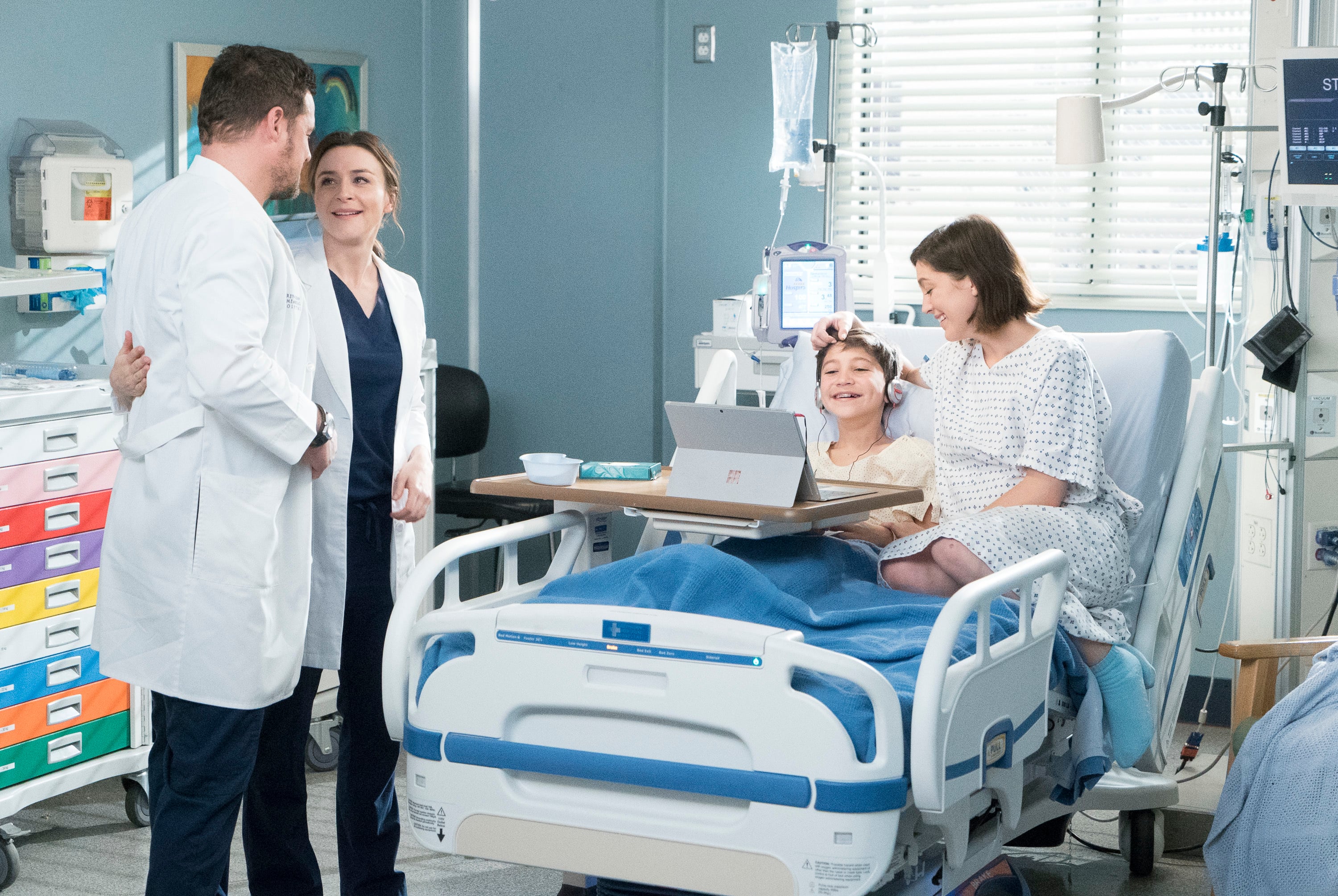 JUSTIN CHAMBERS, CATERINA SCORSONE, STEELE GAGNON, CAITLIN MCGEE | Tell-Tale TV JUSTIN CHAMBERS, CATERINA SCORSONE, STEELE GAGNON, CAITLIN MCGEE Preview — Grey’s Anatomy Season 14 Episode 18: Hold Back the River - Part 5