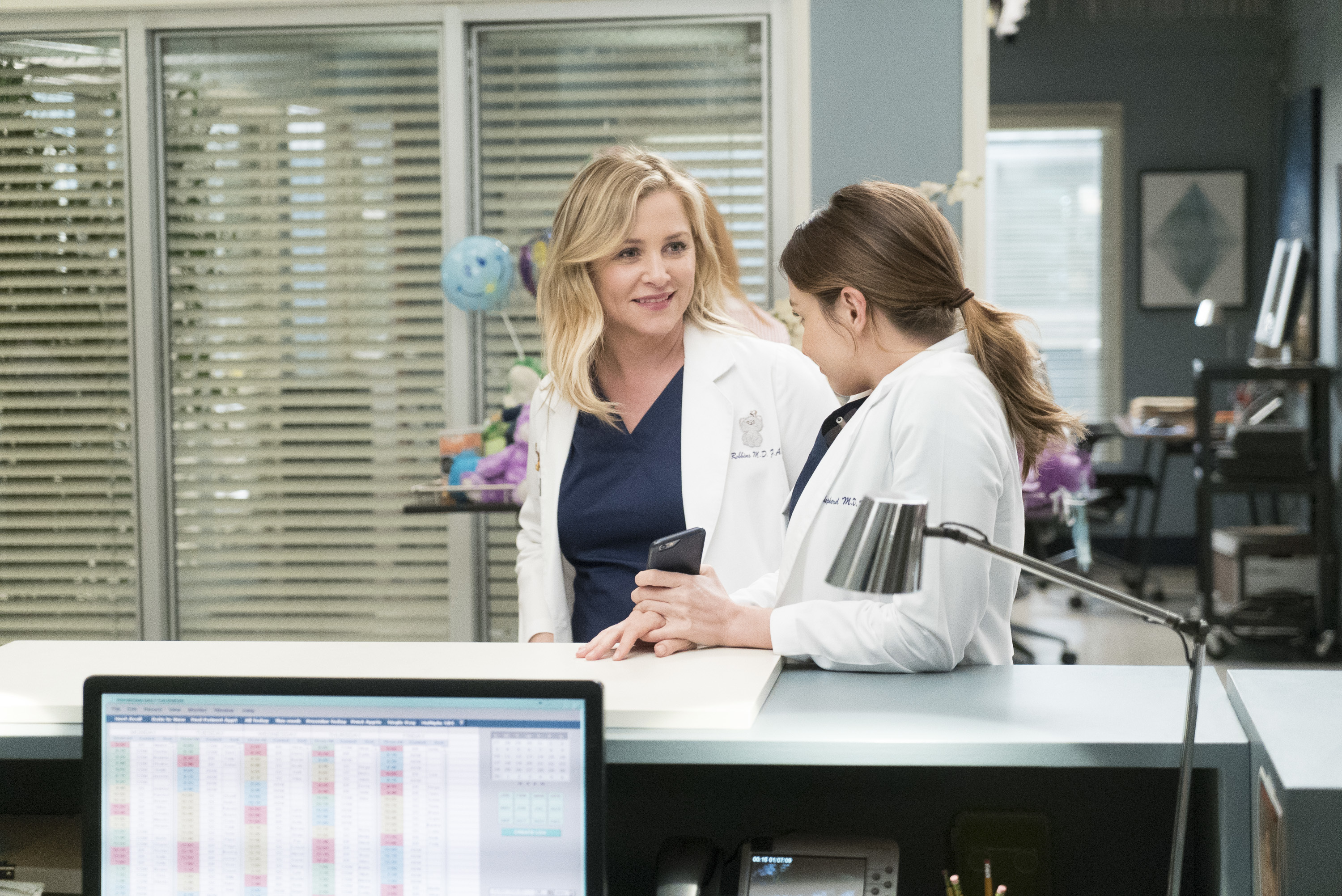 JESSICA CAPSHAW, CATERINA SCORSONE Preview — Grey’s Anatomy Season 14 Episode 18: Hold Back the River - Part 4