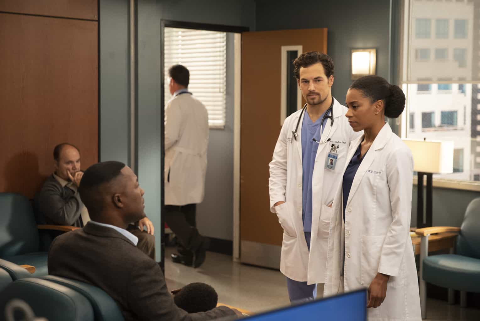 FLEX ALEXANDER, GIACOMO GIANNIOTTI, KELLY MCCREARY Preview — Grey’s Anatomy Season 15 Episode 4: Momma Knows Best Grey's Anatomy Season 15 Episode 4 Momma Knows Best