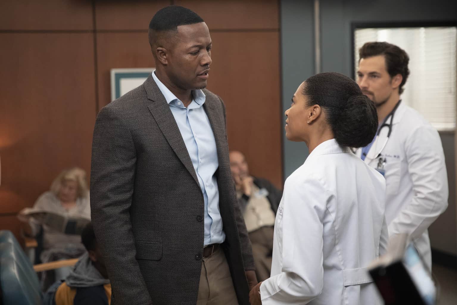 FLEX ALEXANDER, KELLY MCCREARY Preview — Grey’s Anatomy Season 15 Episode 4: Momma Knows Best Grey's Anatomy Season 15 Episode 4 Momma Knows Best