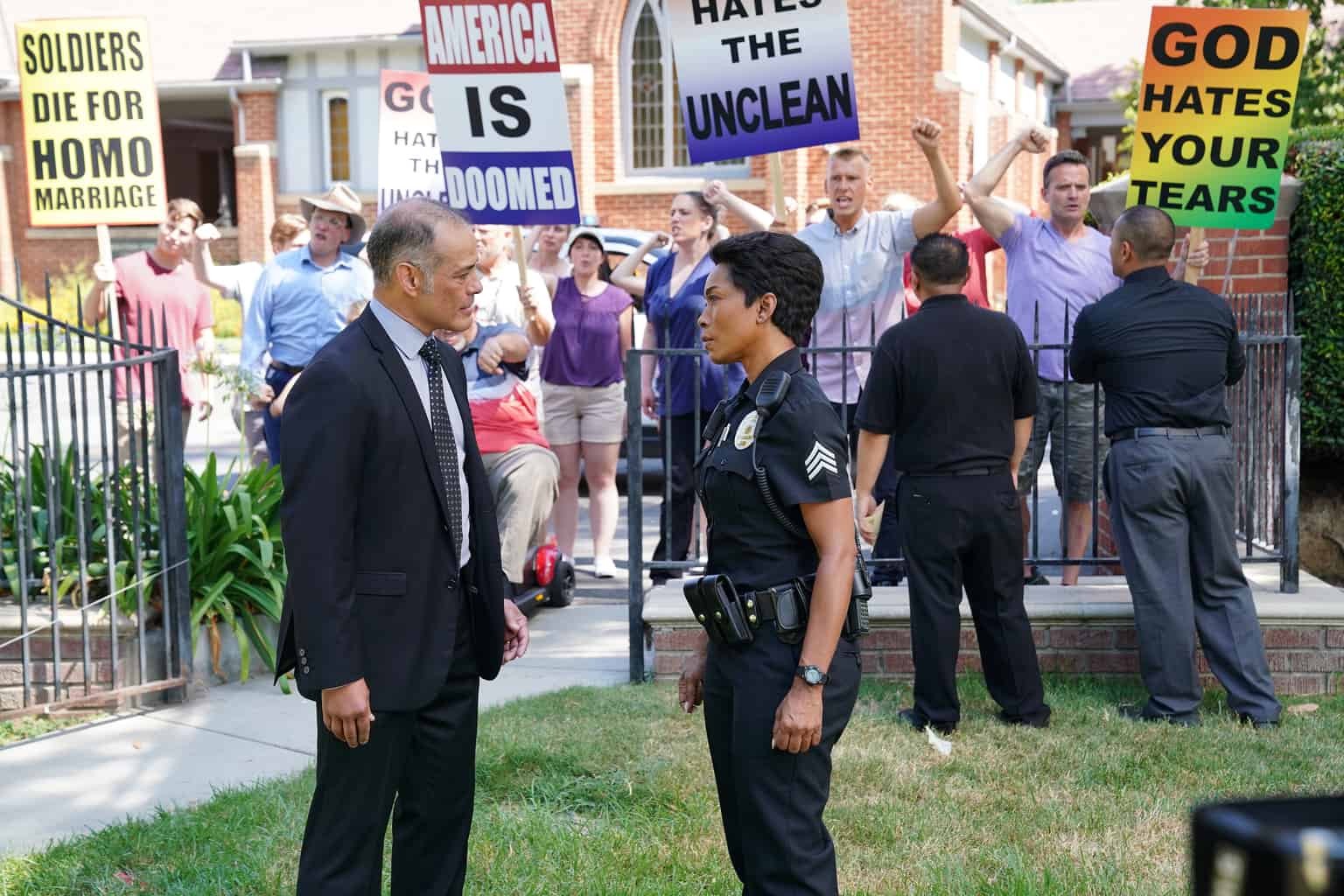9-1-1 Season 2 Episode 4 - Guest star Mark Damon Espinoza and Angela Bassett as Athena Grant Preview — 9-1-1 Season 2 Episode 5: Awful People - Part 2 9-1-1 Season 2 Episode 4 - Guest star Mark Damon Espinoza and Angela Bassett as Athena Grant