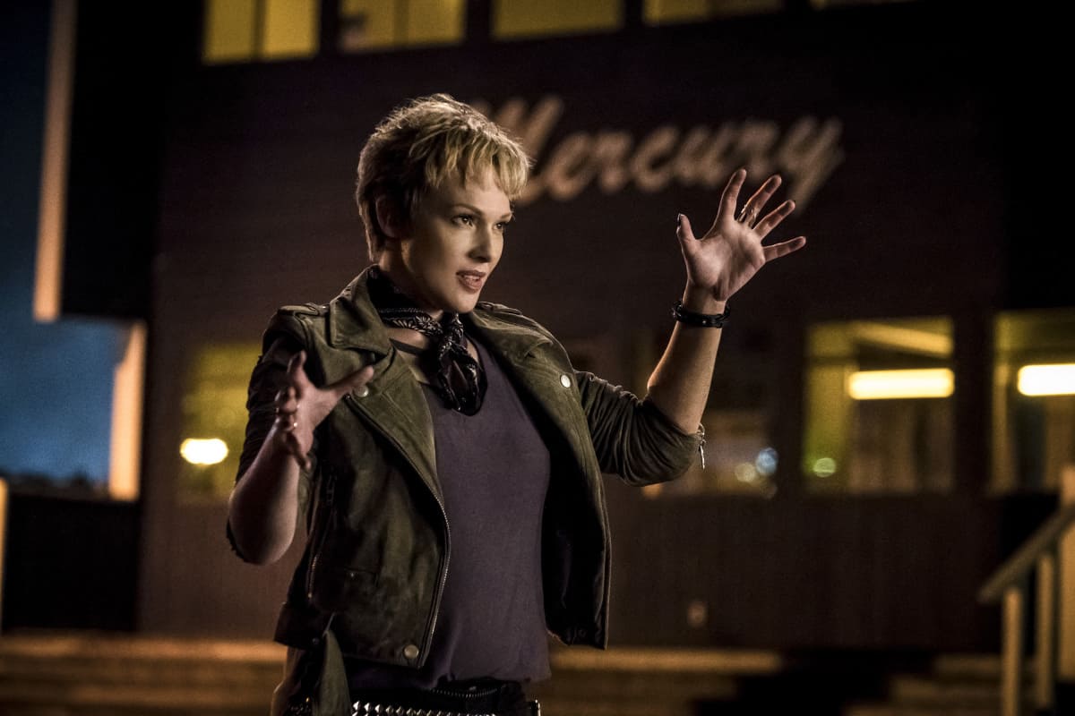 Erin Cummings as Vanessa Jansen - The Flash Season 5 Episode 2 - Blocked Preview — The Flash Season 5 Episode 2: Blocked - Part 2 Erin Cummings as Vanessa Jansen - The Flash Season 5 Episode 2 - Blocked