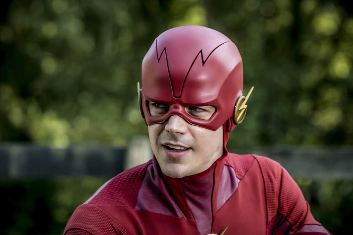 FLA503b_0040b Preview — The Flash Season 5 Episode 3: The Death of Vibe - Part 2 Grant Gustin as The Flash - The Flash Season 5 Episode 3 - The Death of Vibe