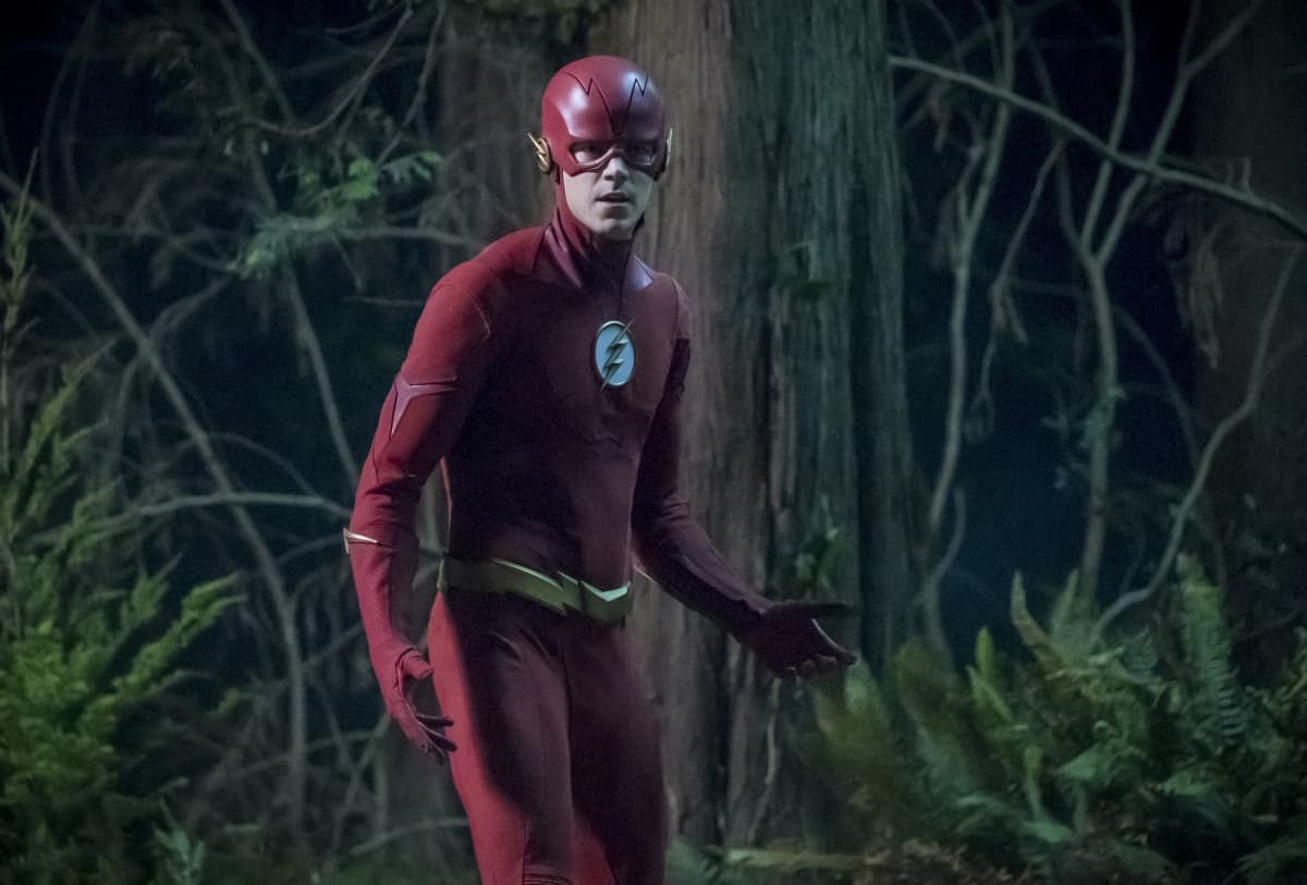 FLA503b_0155b Preview — The Flash Season 5 Episode 3: The Death of Vibe - Part 2 Grant Gustin as The Flash - The Flash Season 5 Episode 3 - The Death of Vibe