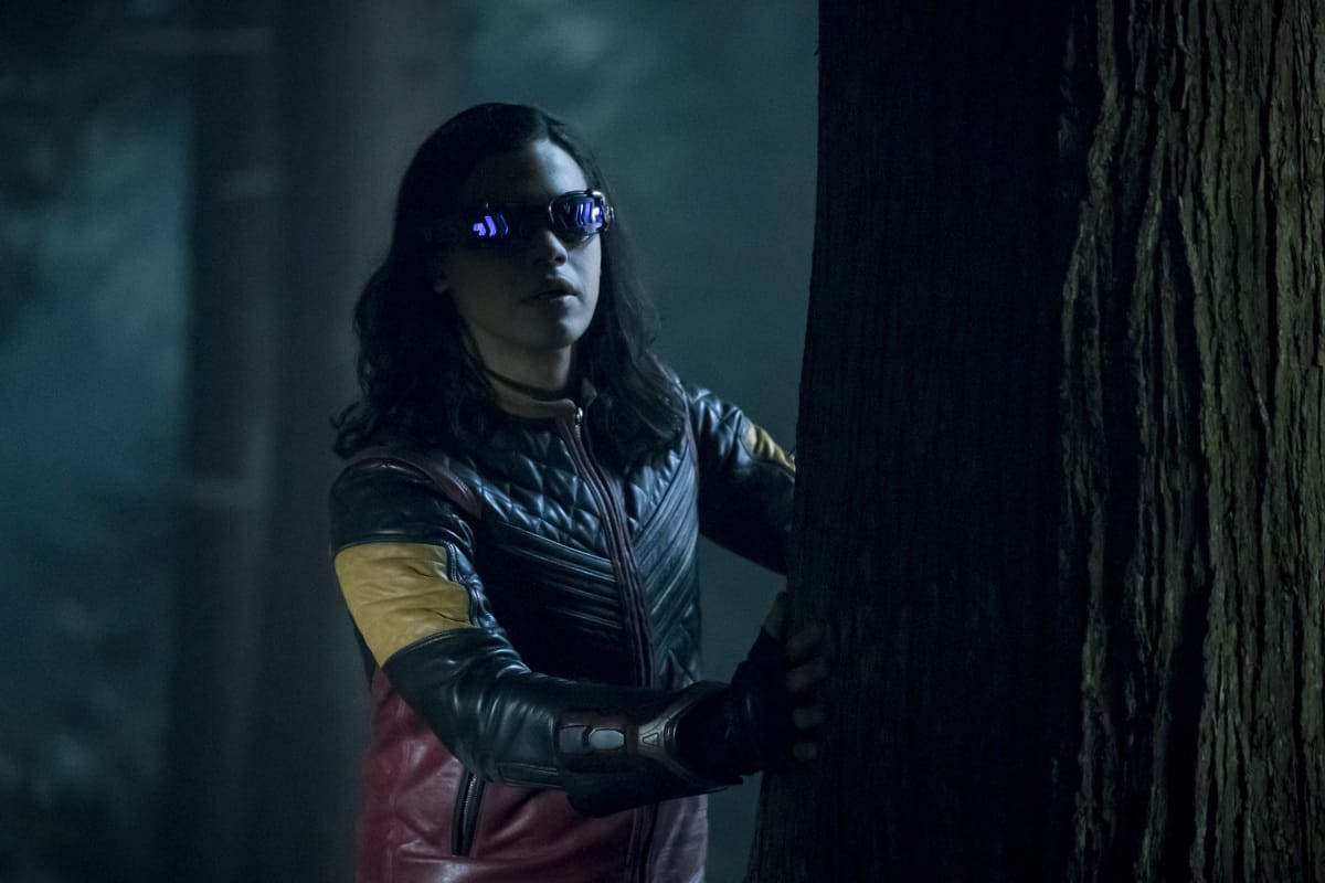 FLA503b_0491b Preview — The Flash Season 5 Episode 3: The Death of Vibe - Part 2 Carlos Valdes as Vibe - The Flash Season 5 Episode 3 - The Death of Vibe