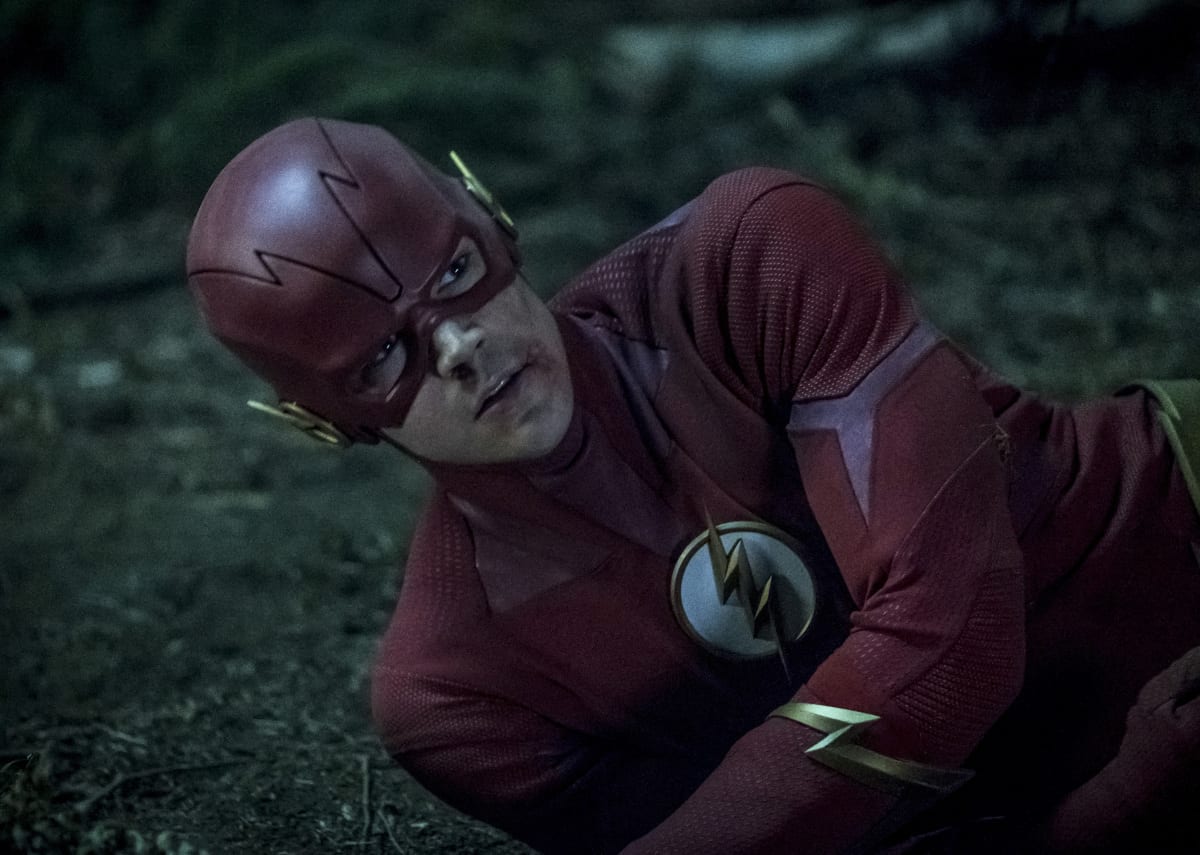 FLA503c_0263b Preview — The Flash Season 5 Episode 3: The Death of Vibe - Part 2 Grant Gustin as The Flash - The Flash Season 5 Episode 3 - The Death of Vibe