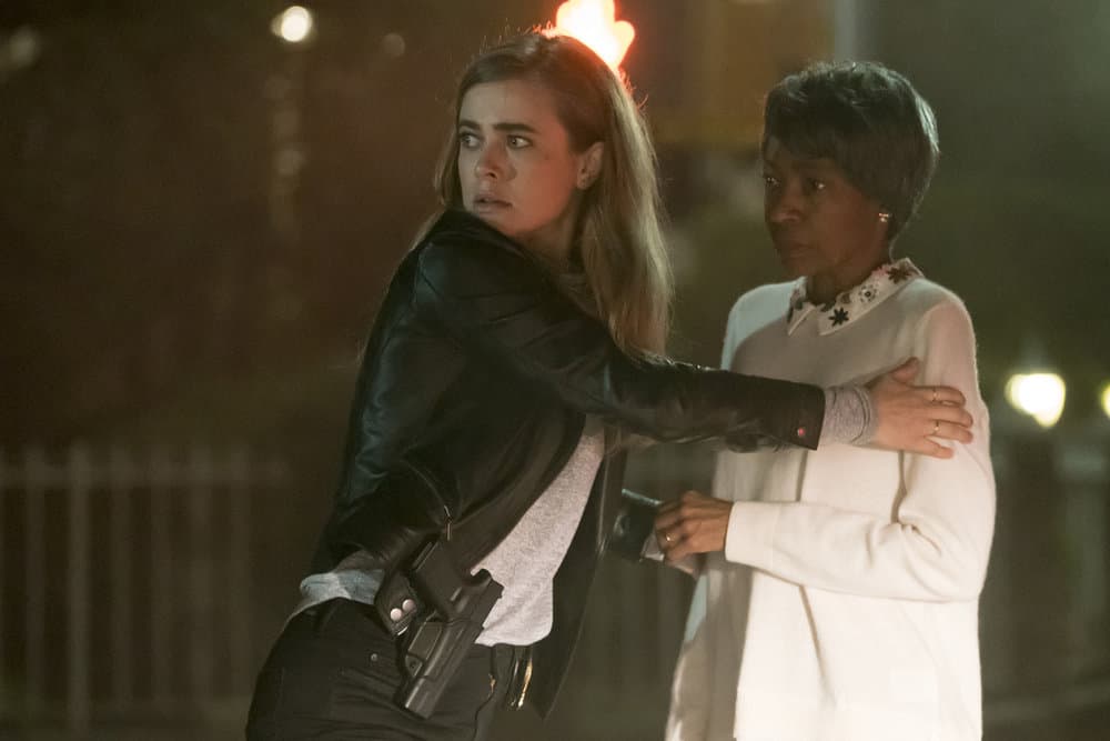 Manifest Season 1 Episode 3 - Melissa Roxburgh as Michaela Stone, Adriane Lenox as Beverly | Tell-Tale TV Manifest – Season 1 Manifest Review: Turbulence (Season 1 Episode 3) | Tell-Tale TV Manifest Season 1 Episode 3 - Melissa Roxburgh as Michaela Stone, Adriane Lenox as Beverly