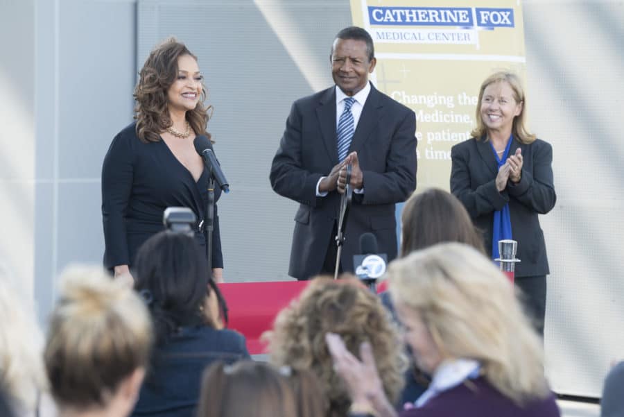 Grey Preview — Grey’s Anatomy Season 15 Episode 7: Anybody Have a Map? - Part 2's Anatomy Season 15 Episode 7 - Anybody Have a Map? DEBBIE ALLEN