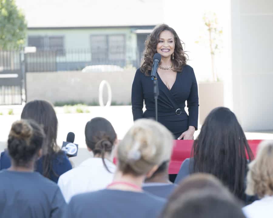 Grey Preview — Grey’s Anatomy Season 15 Episode 7: Anybody Have a Map? - Part 2's Anatomy Season 15 Episode 7 - Anybody Have a Map? DEBBIE ALLEN