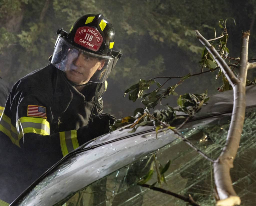 9-1-1 Season 2 Episode 8 - Peter Krause as Bobby Nash