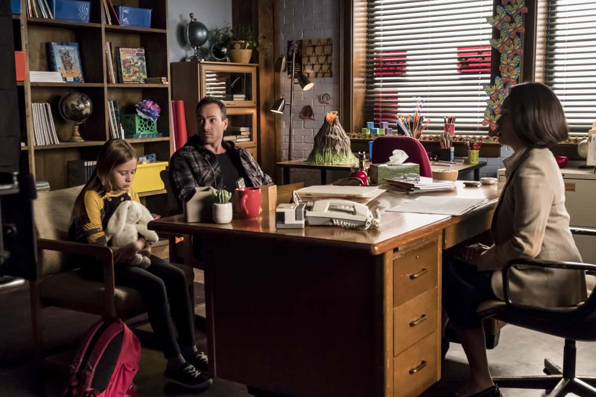 FLA507b_0216b Preview — The Flash Season 5 Episode 7: O Come, All Ye Faithful