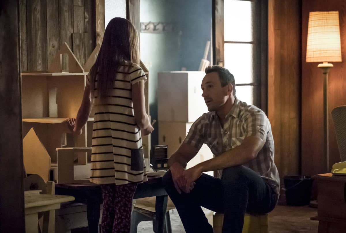 FLA507b_0429b Preview — The Flash Season 5 Episode 7: O Come, All Ye Faithful