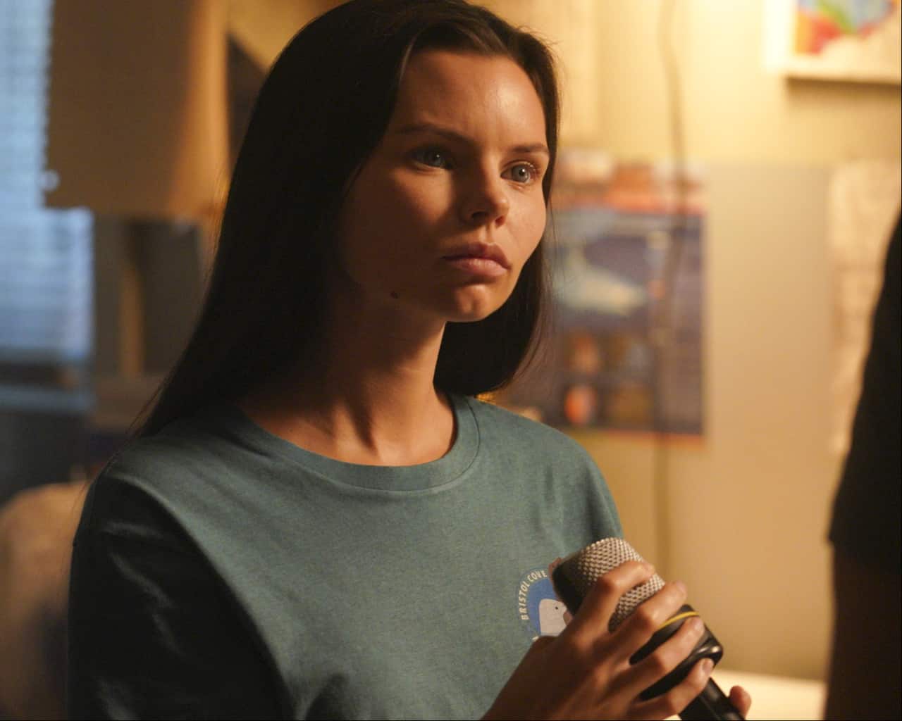 ELINE POWELL - Siren Season 2 Episode 3 | Tell-Tale TV ELINE POWELL Siren Review: Natural Order (Season 2 Episode 3)