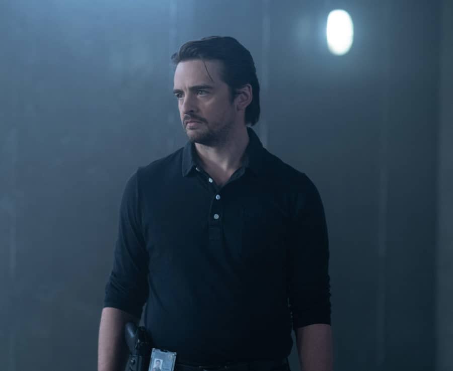 The Passage Season 1 Episode 5 - Vincent Piazza as Clark Richards Preview — The Passage Season 1 Episode 5: How You Gonna Outrun The End of the World? - Part 2 The Passage Season 1 Episode 5 - Vincent Piazza as Clark Richards