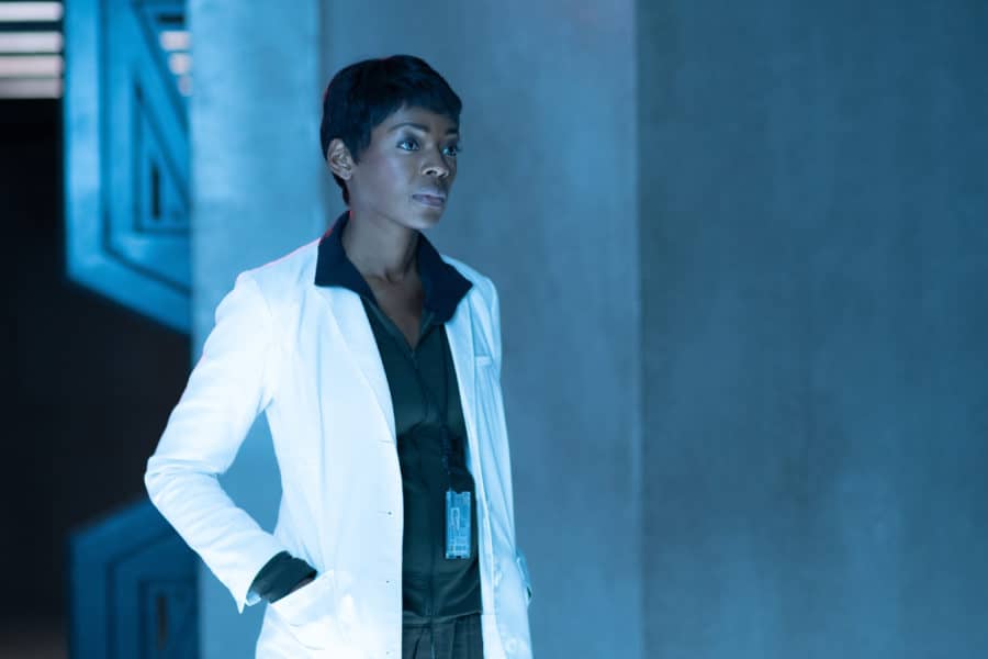 The Passage Season 1 Episode 6 - Caroline Chikezie as Dr. Major Nichole Sykes Preview — The Passage Season 1 Episode 6: I Want to Know What You Taste Like - Part 2 The Passage Season 1 Episode 6 - Caroline Chikezie as Dr. Major Nichole Sykes