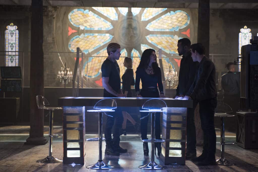Shadowhunters Season 3 Episode 20 - DOMINIC SHERWOOD, EMERAUDE TOUBIA, ISAIAH MUSTAFA, ALBERTO ROSENDE Preview — Shadowhunters Season 3 Episode 20: City of Glass - Part 2