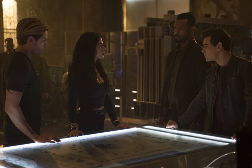 Shadowhunters Season 3 Episode 20 - DOMINIC SHERWOOD, EMERAUDE TOUBIA, ISAIAH MUSTAFA, ALBERTO ROSENDE Preview — Shadowhunters Season 3 Episode 20: City of Glass - Part 2