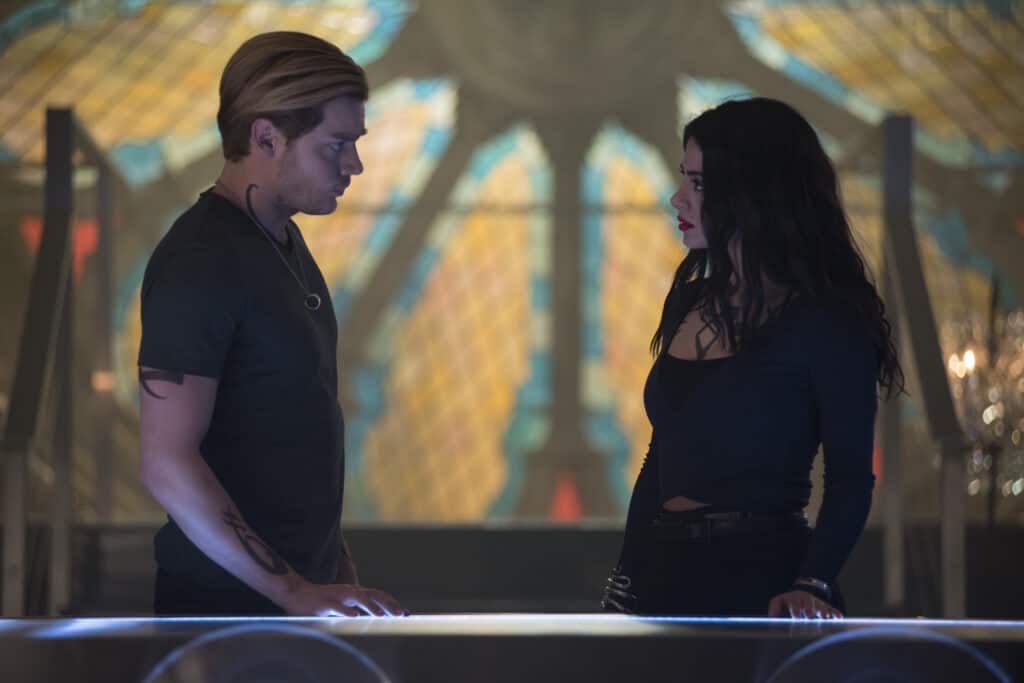 Shadowhunters Season 3 Episode 20 - DOMINIC SHERWOOD, EMERAUDE TOUBIA Preview — Shadowhunters Season 3 Episode 20: City of Glass - Part 2
