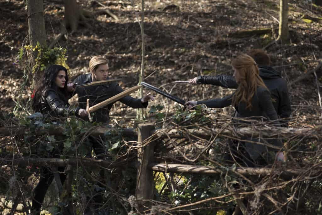 Shadowhunters Season 3 Episode 20 - EMERAUDE TOUBIA, DOMINIC SHERWOOD, KATHERINE MCNAMARA Preview — Shadowhunters Season 3 Episode 20: City of Glass