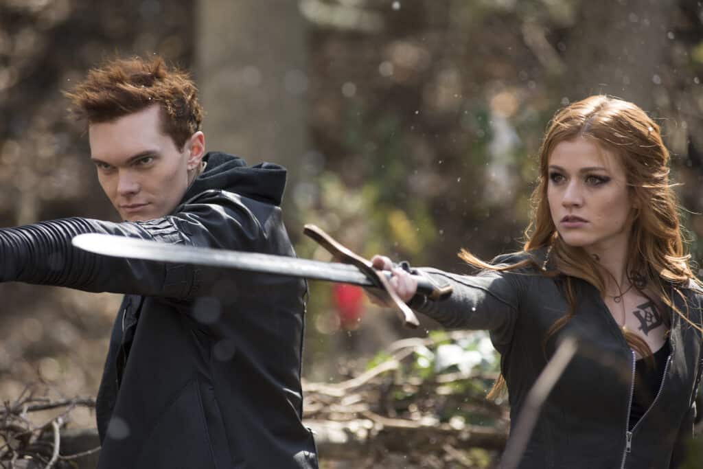 Shadowhunters Season 3 Episode 20 - LUKE BAINES, KATHERINE MCNAMARA Preview — Shadowhunters Season 3 Episode 20: City of Glass