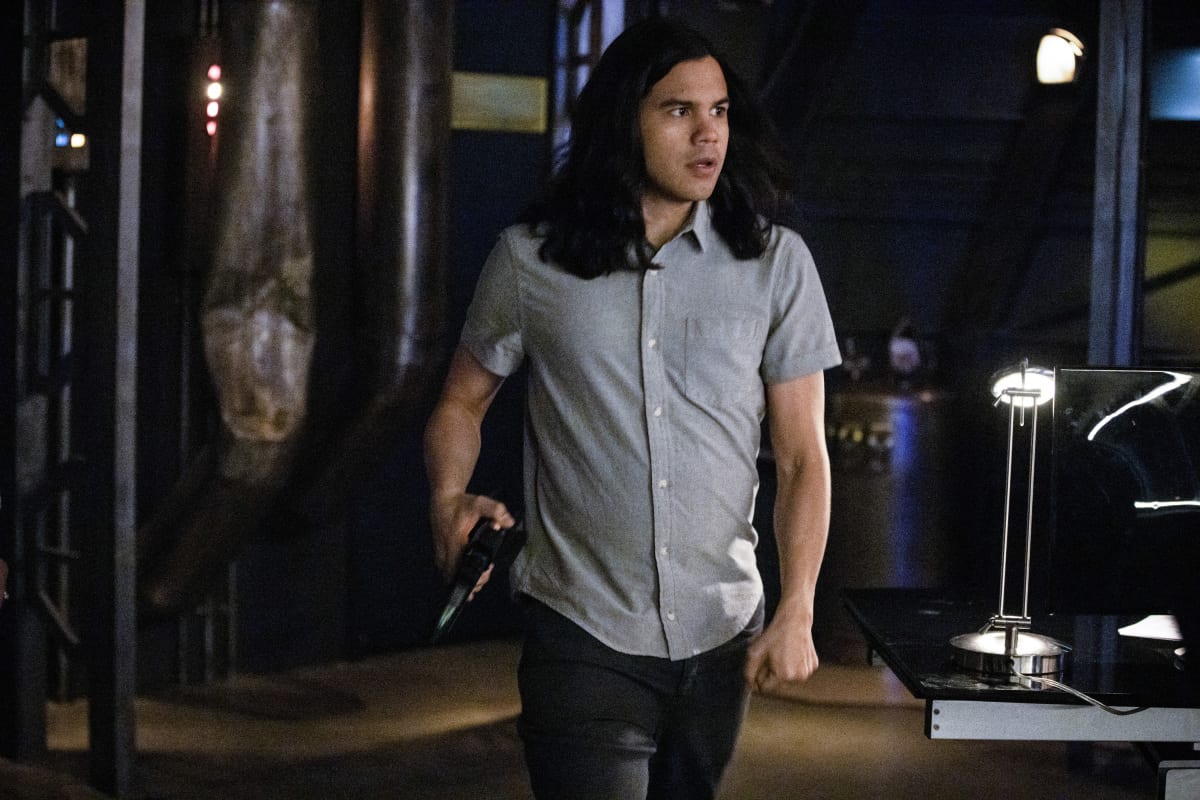 FLA522a_1019b Preview — The Flash Season 5 Episode 22: Legacy