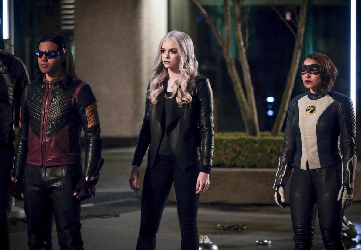 FLA522b_0123b Preview — The Flash Season 5 Episode 22: Legacy