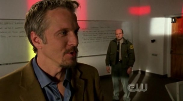 Veronica Mars Season 3 Episode 15 Papa’s Cabin Veronica Mars: 17 Essential Episodes to Watch Before Season 4 - Part 2 Veronica Mars, Keith Mars, Enrico Colantoni