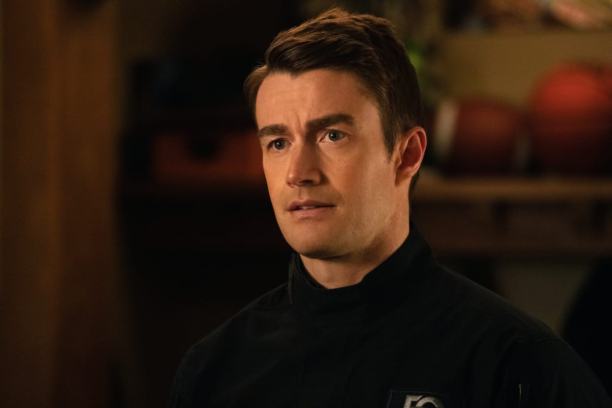 ZMB506a_0374b Preview — iZombie Season 5 Episode 6: The Scratchmaker iZombie Season 5 Episode 6 - Robert Buckley as Major